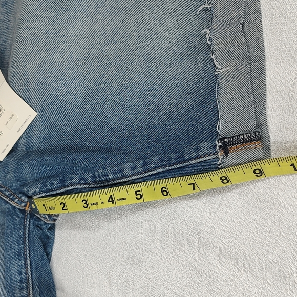 Levi Premium Jean Denim Bermuda Shorts Button and Zipper Closer Size 32 NWT - Picture 9 of 10